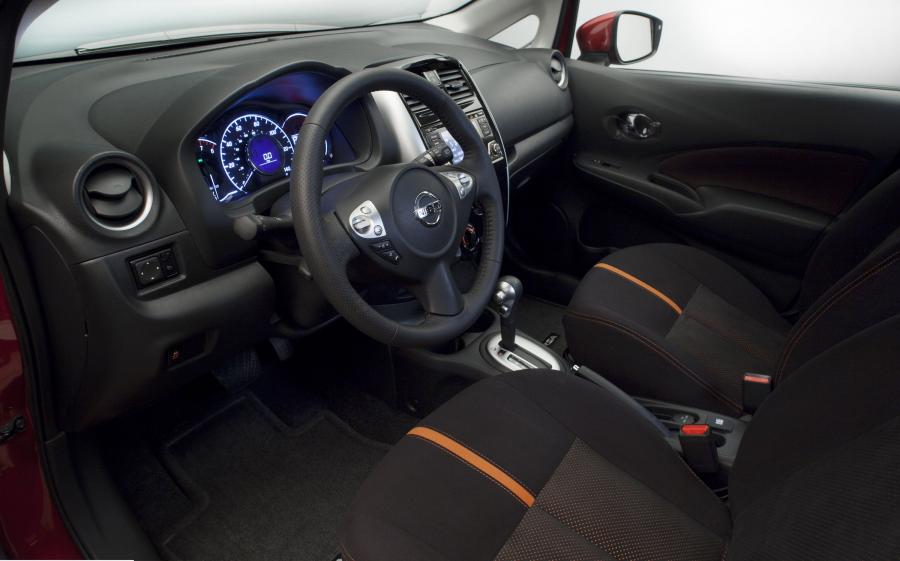  Nissan Versa Note SR 2015 года  (фото 15 из 26)